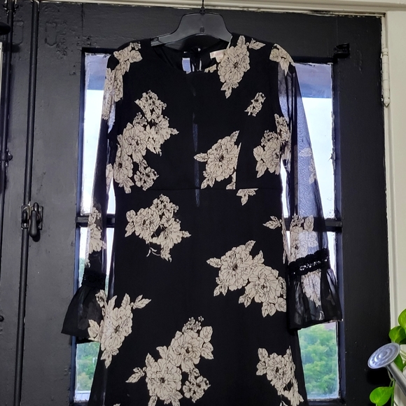 Xhilaration Dresses & Skirts - Xhilaration sz M Black and cream  youth dress